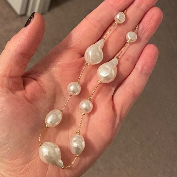 NWOT Pearl Necklace 😍 - Picture 2 of 16